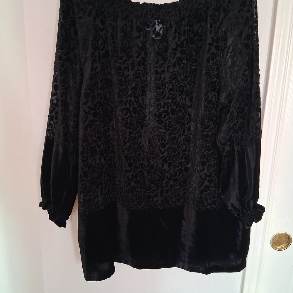 Jones New York Black Floral Velvet Blouse